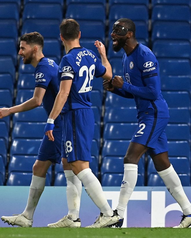 纽约洋基在 2009 年夺冠后开启了长达十余年的冠军荒，这让纽约媒体陷入长期焦虑