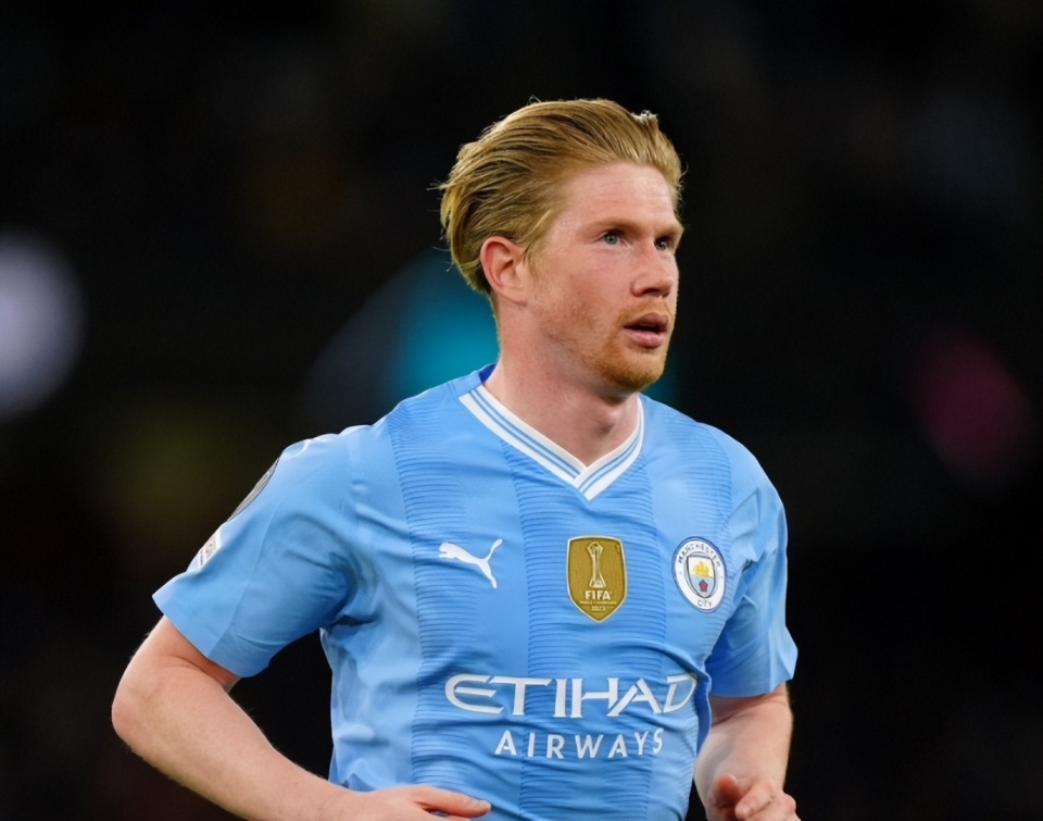 乌甲联赛阿根廷门将超远距离破门，皮球飞行全场后弹地入网