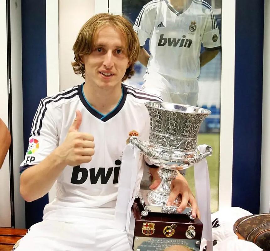 WTT多哈男女单打争夺激烈