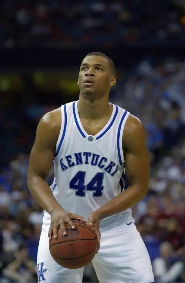 郭艾伦一直 郭艾伦一直