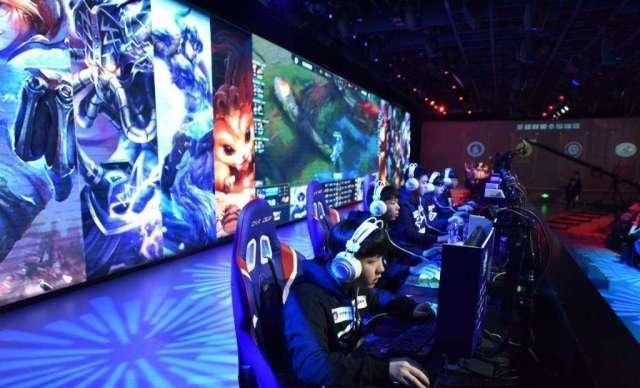 以其卓越的 以其卓越的